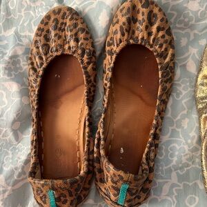 Worn leopard Tieks